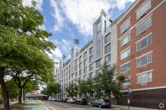 Building Photo - Astoria West