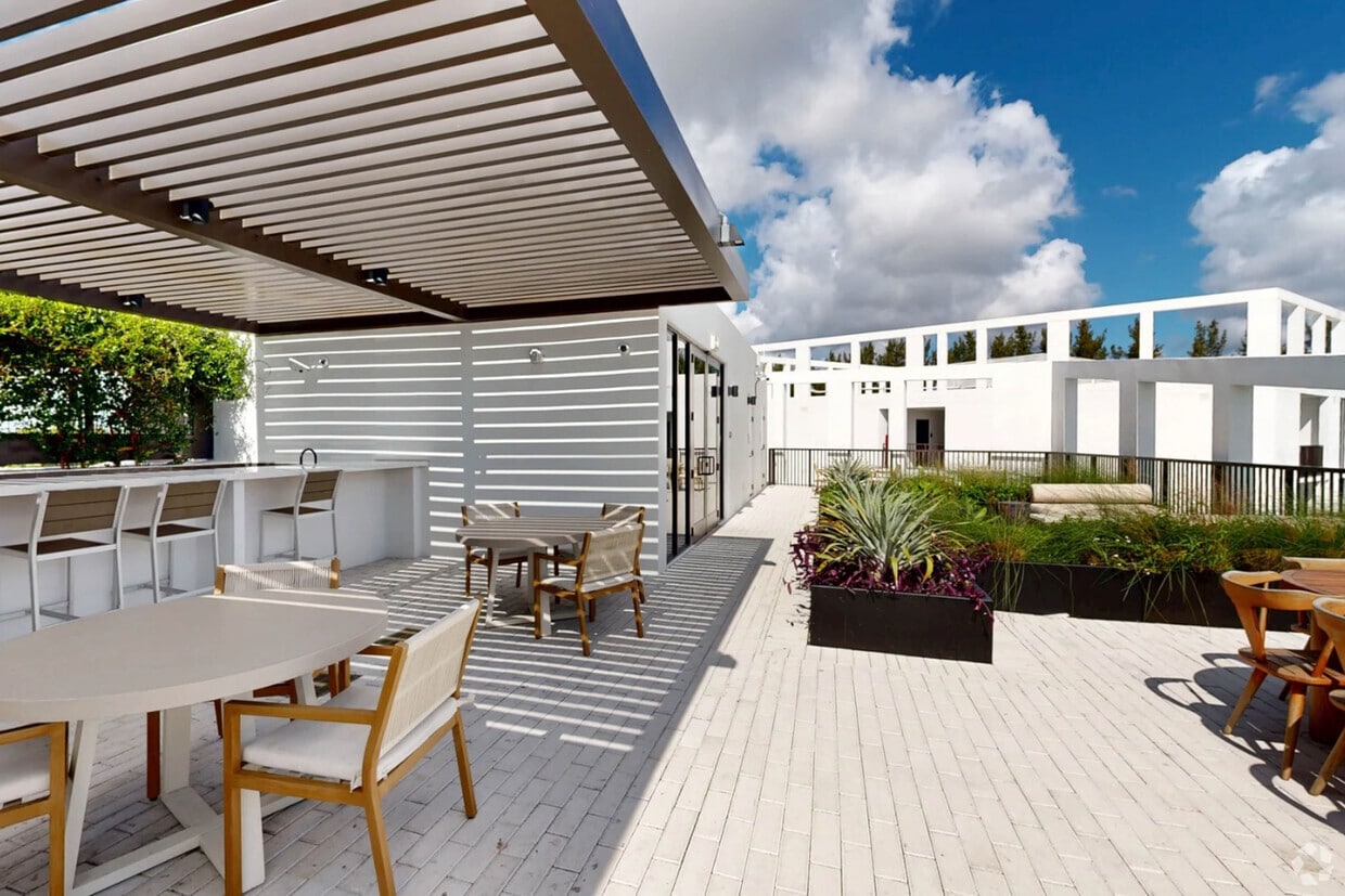 Photo - Laguna Gardens Apartments