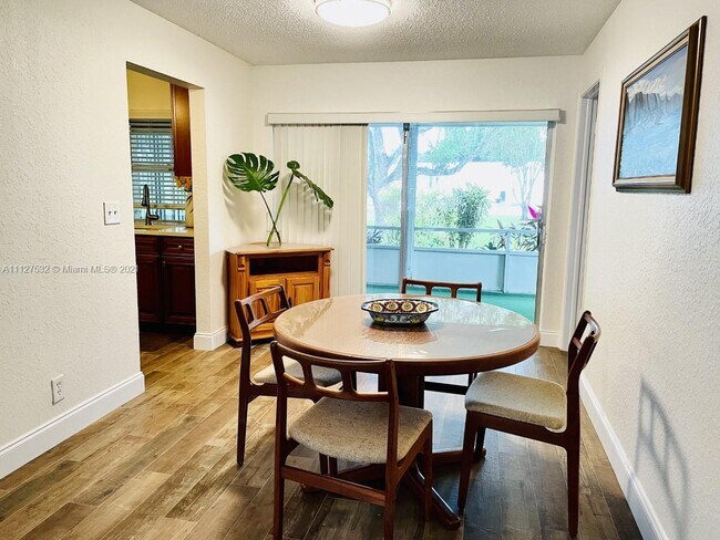 Foto del edificio - 8212 NW 12th Manor