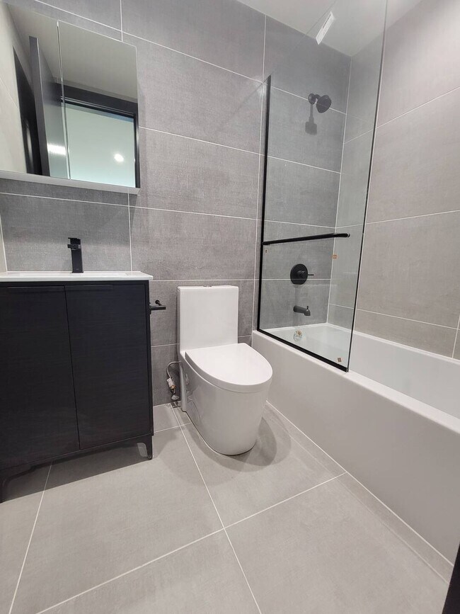 Foto del edificio - 2736 E 21st St