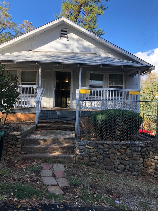 Building Photo - Studio Apartment in Shasta Lake