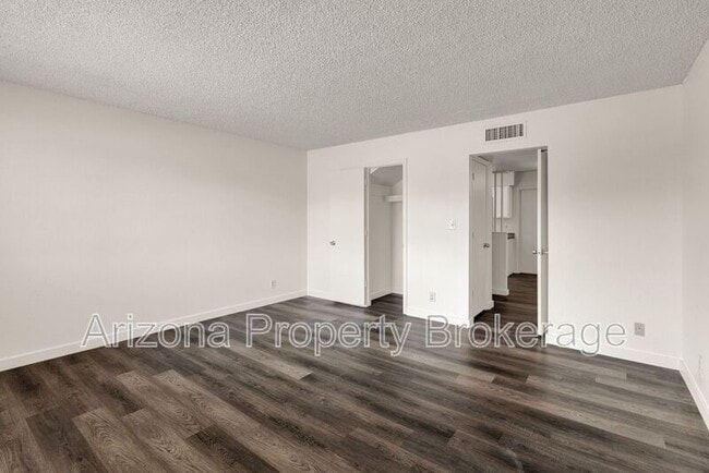 Building Photo - 3934 E Piccadilly Rd