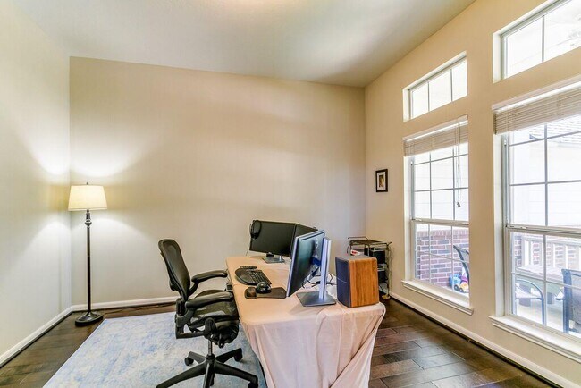 Building Photo - 14015 Blue Vista Dr