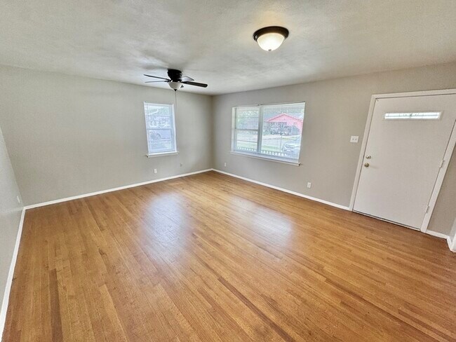 Foto del edificio - 4615 Lawrence Rd