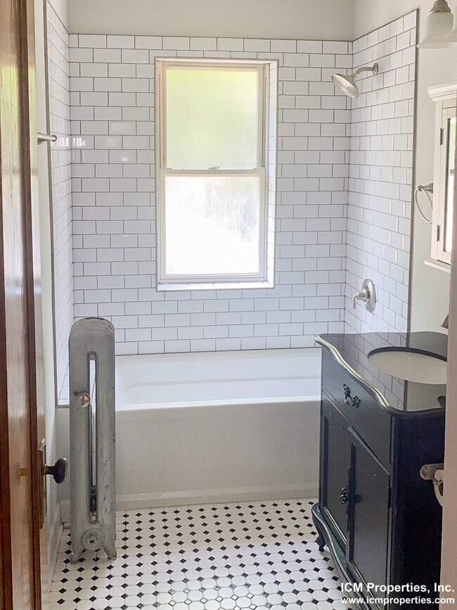 Foto del edificio - 4700 N Winchester Ave