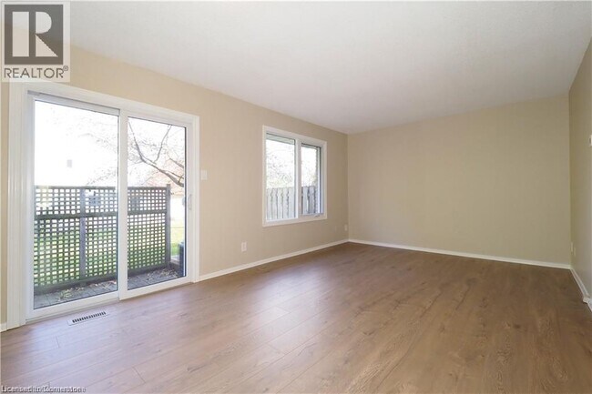 Building Photo - 395 Kingscourt Dr