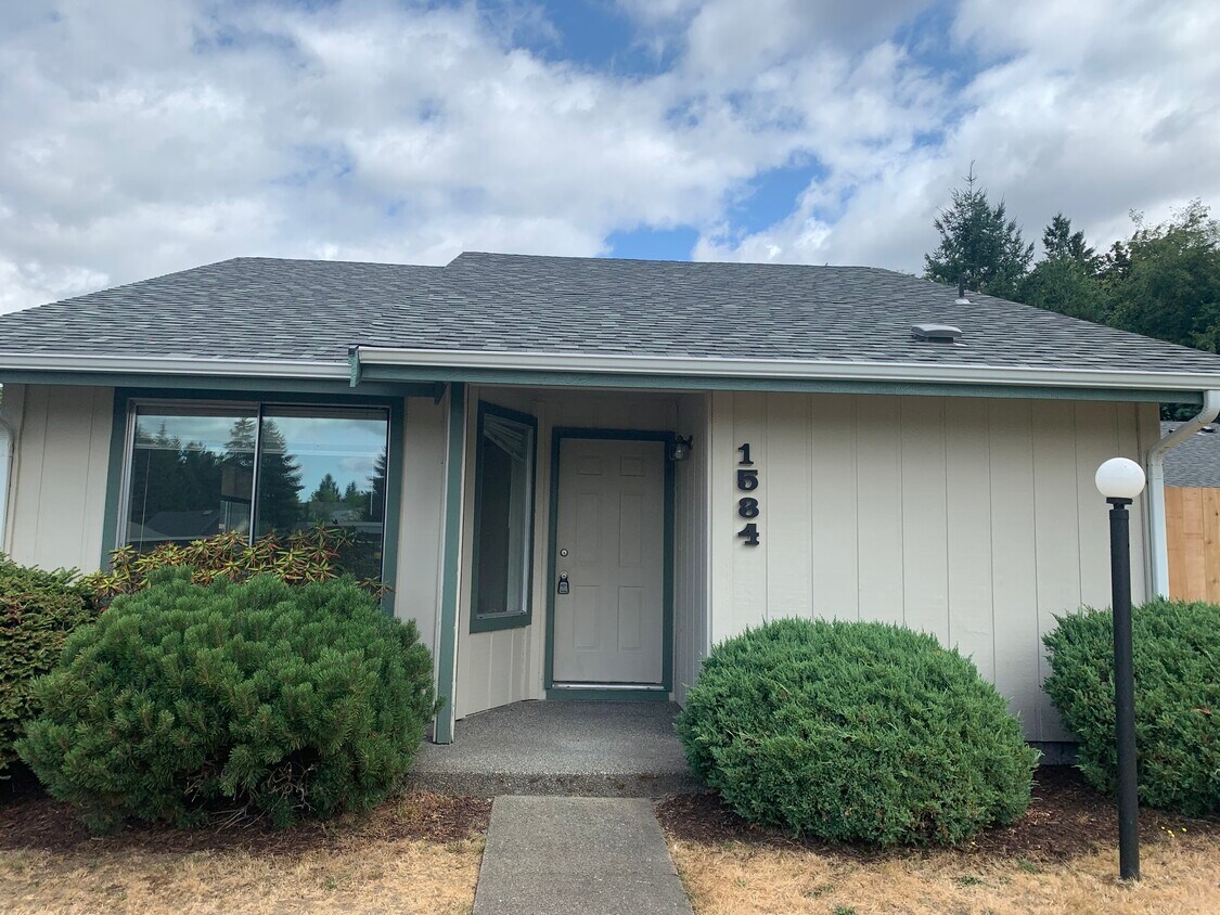 Front - 1534 Diamond Rd SE
