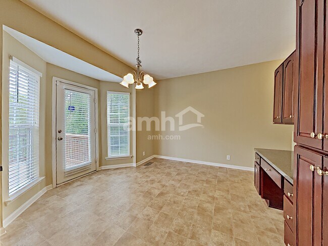 Building Photo - 661 Sugar Mill Dr