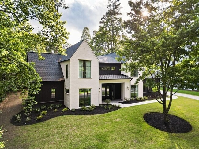 Building Photo - 2742 Winding Ln NE