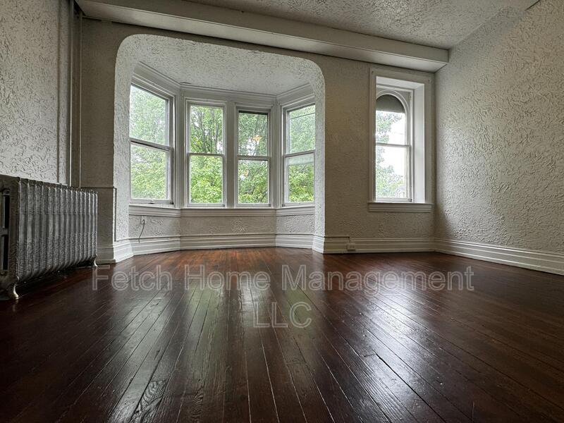 Primary Photo - 504 W King St