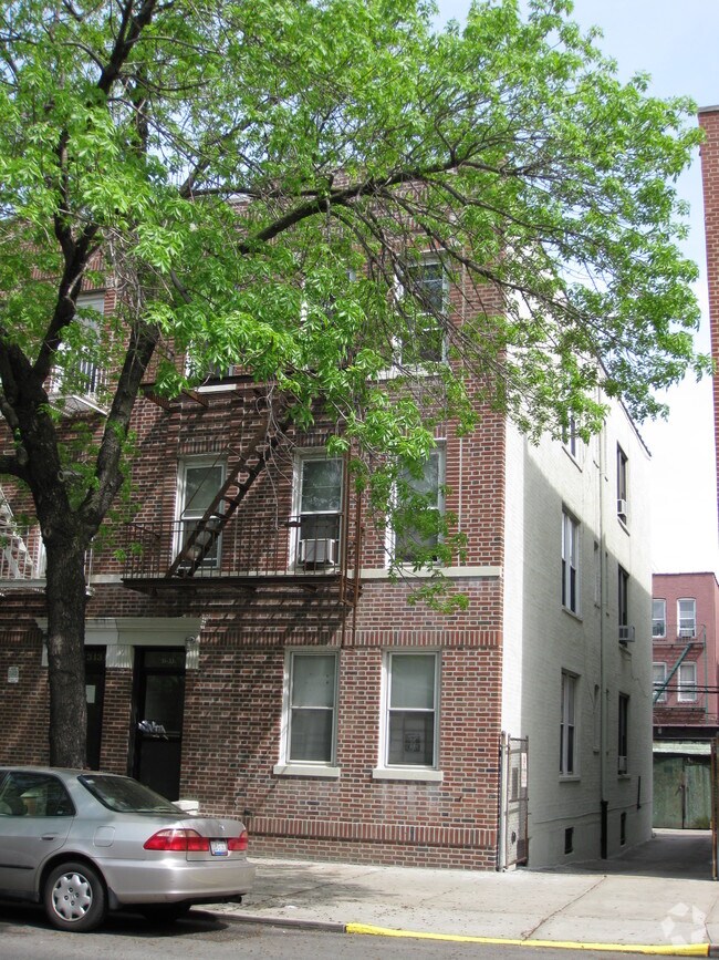 Building Photo - 31-33 33rd St