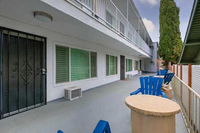 Foto del edificio - 1602 Winona Blvd