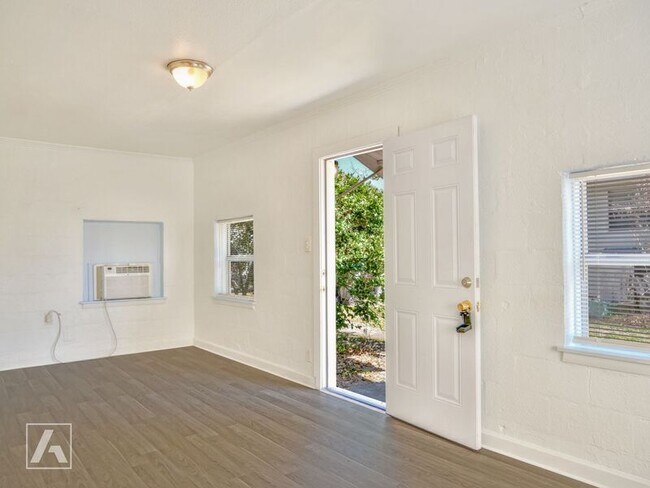 Building Photo - 1423 Miller Ave