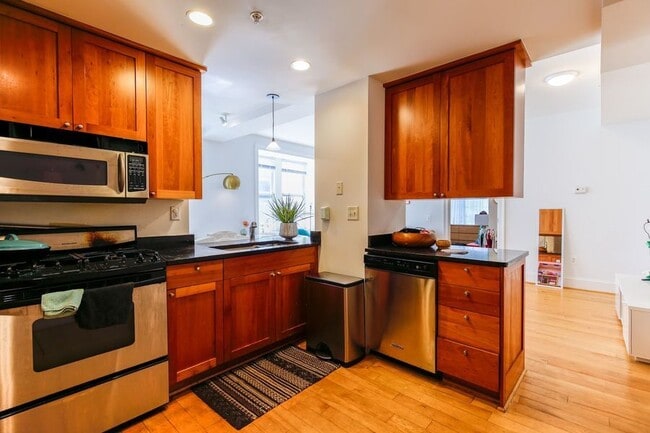 Building Photo - 1750 16th St NW