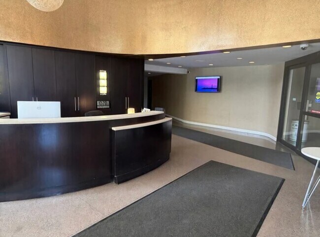 Foto del edificio - 3930 N Pine Grove Ave