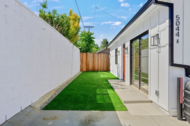 Building Photo - 5044 1/2 Hartwick St