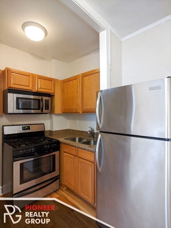 Foto del edificio - 740 W Addison St