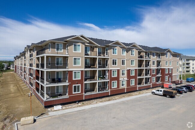 Building Photo - Central Creekside Villas