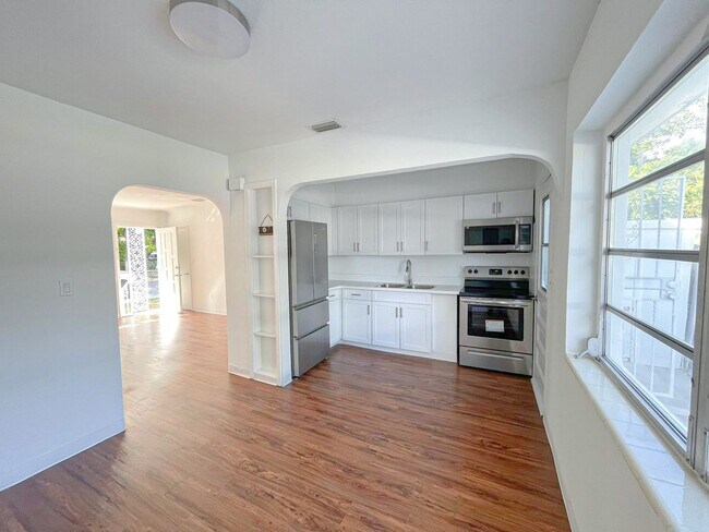 Building Photo - 3003 Residential