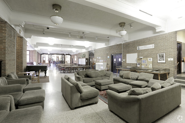 Resident Lounge - Presby Hall - UIUC Private Certified Housing