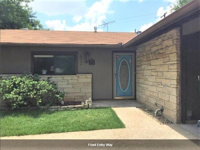 Building Photo - 6904 Dubuque Ln