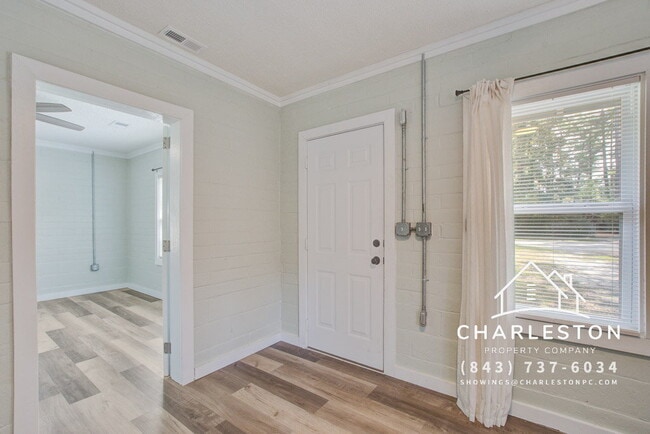 Building Photo - 118 Klein St