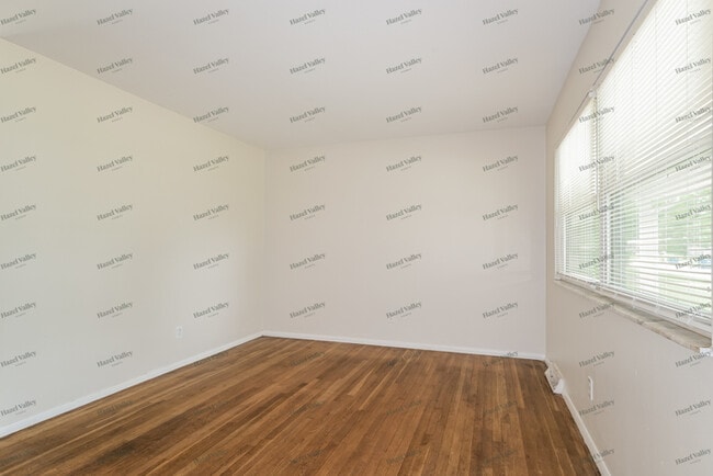 Building Photo - 1415 Cove Ln