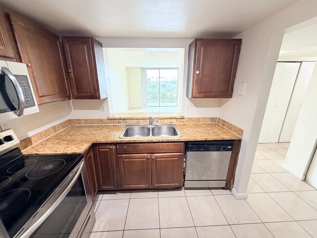 Building Photo - 496 NW 165th St