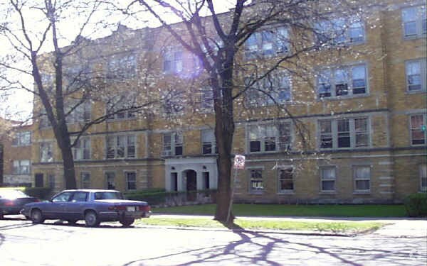 Building Photo - 1849 W Lunt Ave