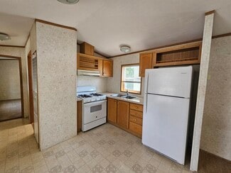 Building Photo - 6 Pine Cir