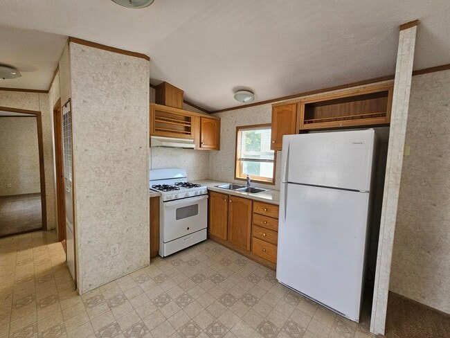 Building Photo - 6 Pine Cir