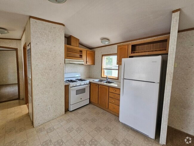 Building Photo - 6 Pine Cir