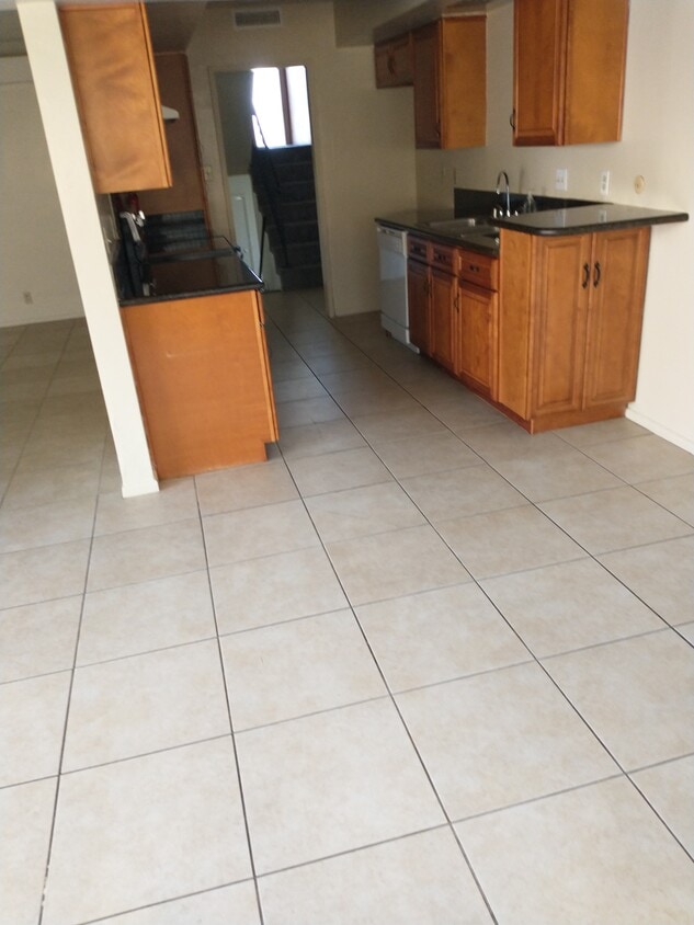 Kitchen - 1855 W Malvern Ave