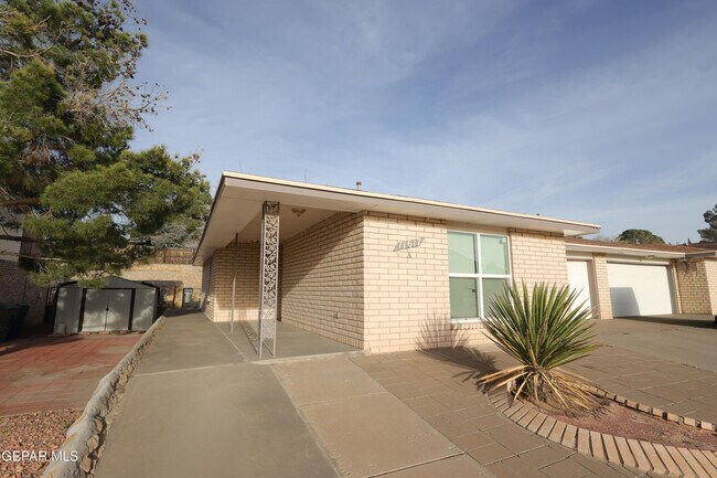 Building Photo - 11617 Soberana Ln