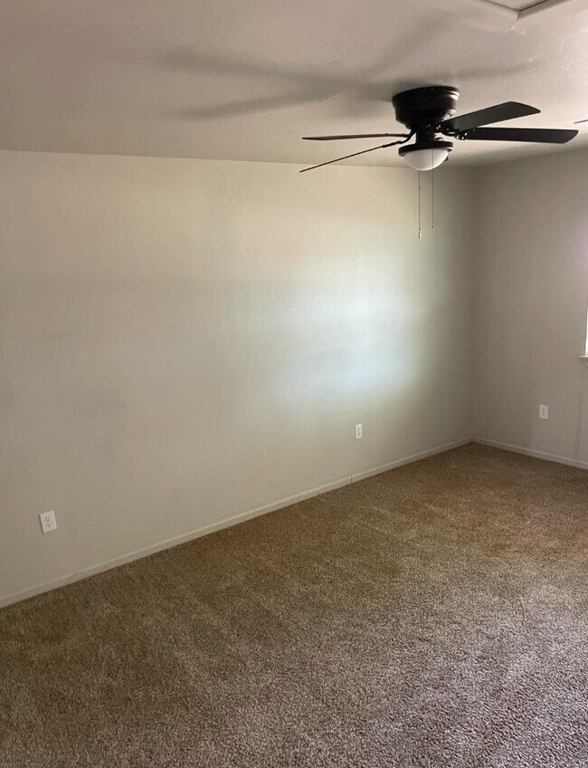 Foto del edificio - 305 S Cedar St