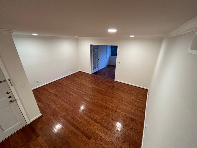 Building Photo - 66 Montre Square NW