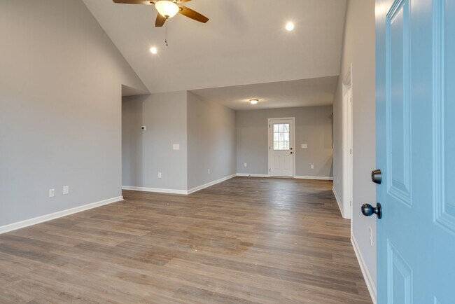Building Photo - 606 Anna’s way