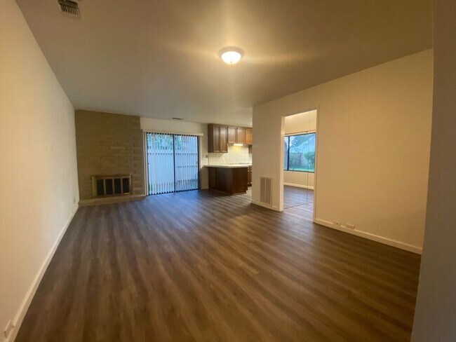 Foto del edificio - Spacious 3 Bedroom/2Bath Home In Fair Oaks...