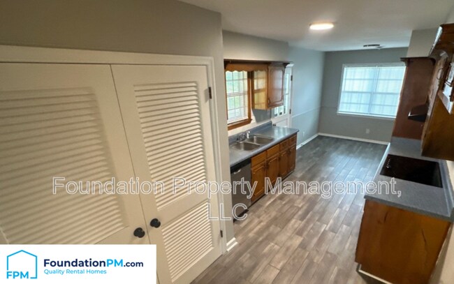 Foto del edificio - 3036 S Mendenhall Rd