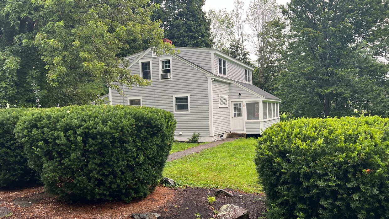 Foto principal - Charming 4 Bedroom Home in Durham, NH **CO...