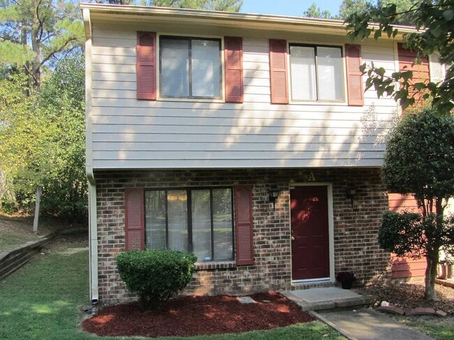 Front view - 2420 Stadium Dr