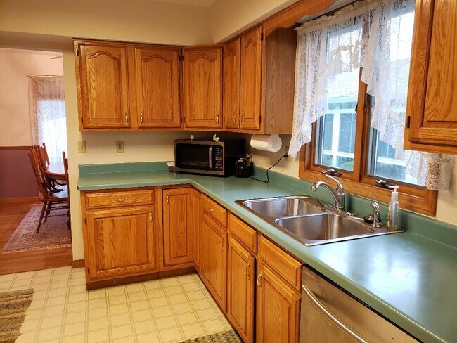 Building Photo - 416 Red Wing Ln