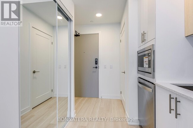 Building Photo - 5105 Hurontario St