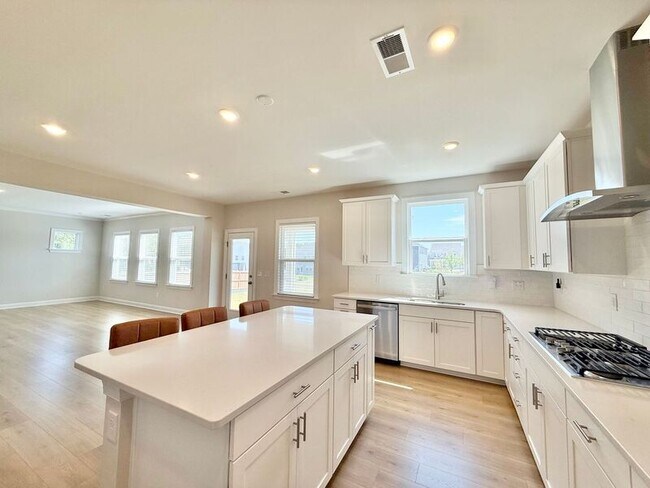 Building Photo - 113 Hiddenite Pl