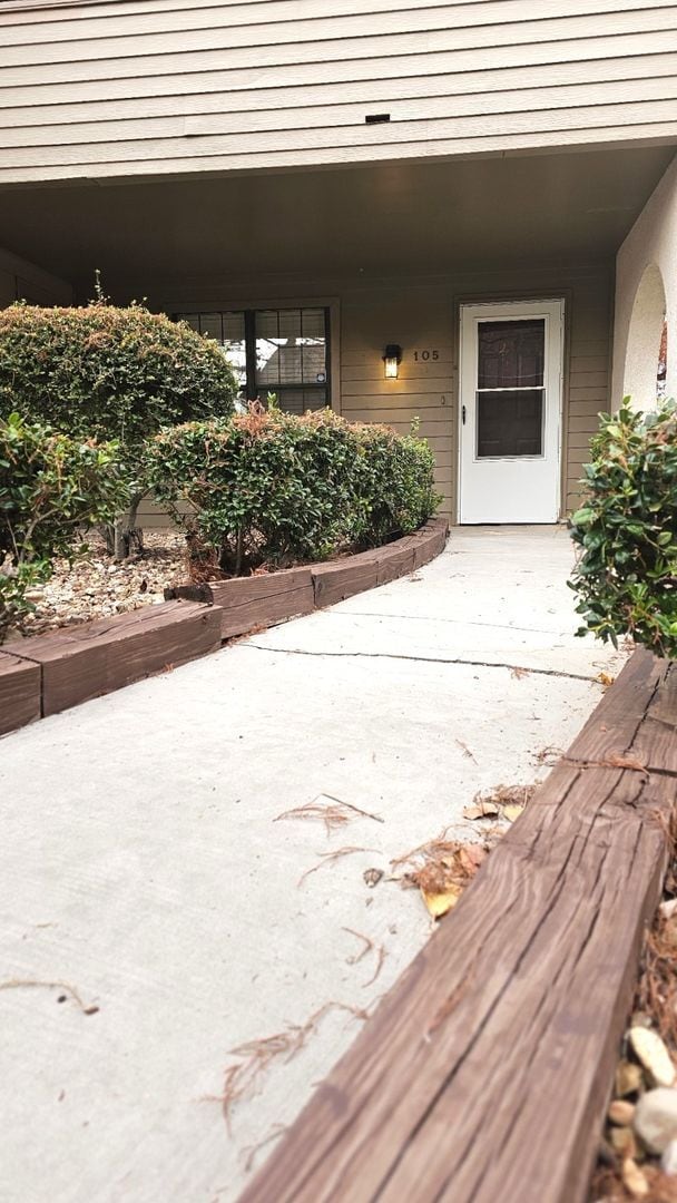 Building Photo - Welcome to this charming 1-bedroom, 1-bath...