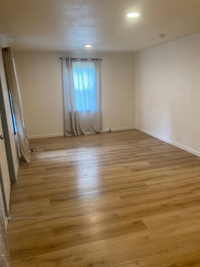 Sala de estar - 405 Newton Rd