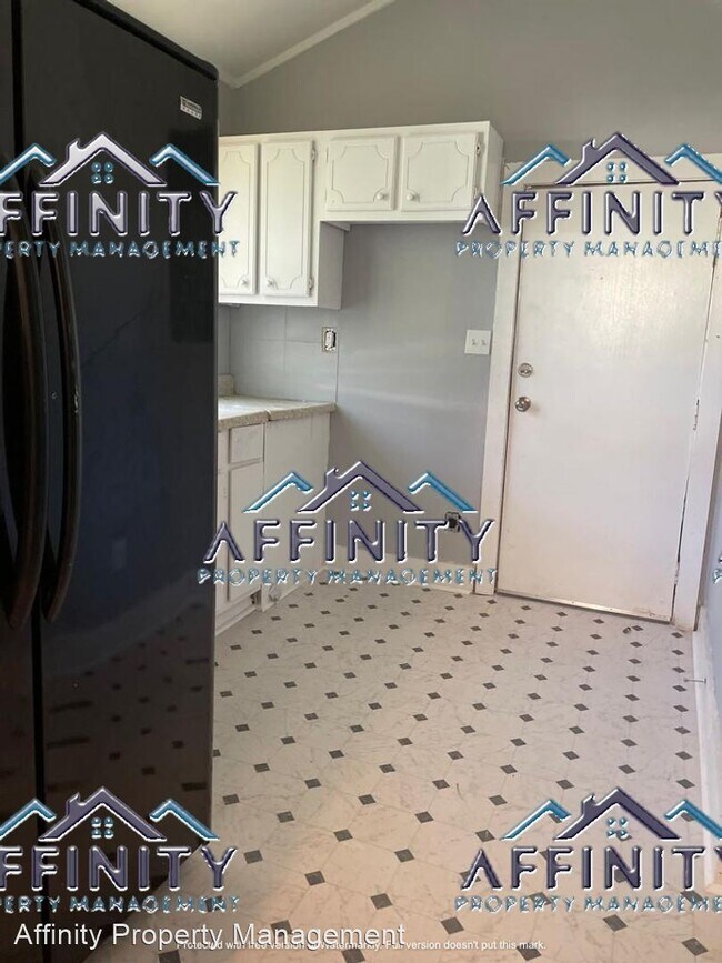 Building Photo - 3 br, 1 bath House - 1046 Burke St