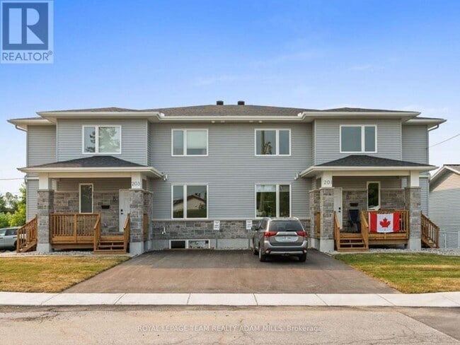 Building Photo - 203 Teskey St
