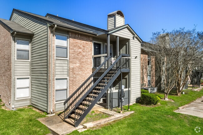 Alternar - Lakes at Madera