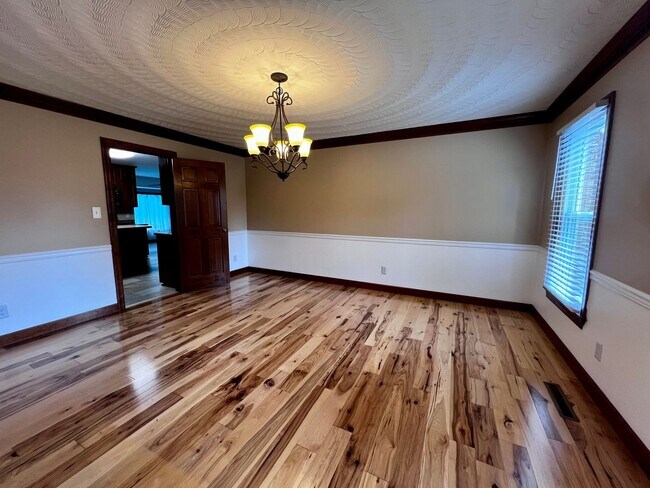 Foto del edificio - Large 6 bedroom home with Pool in Virginia Beach